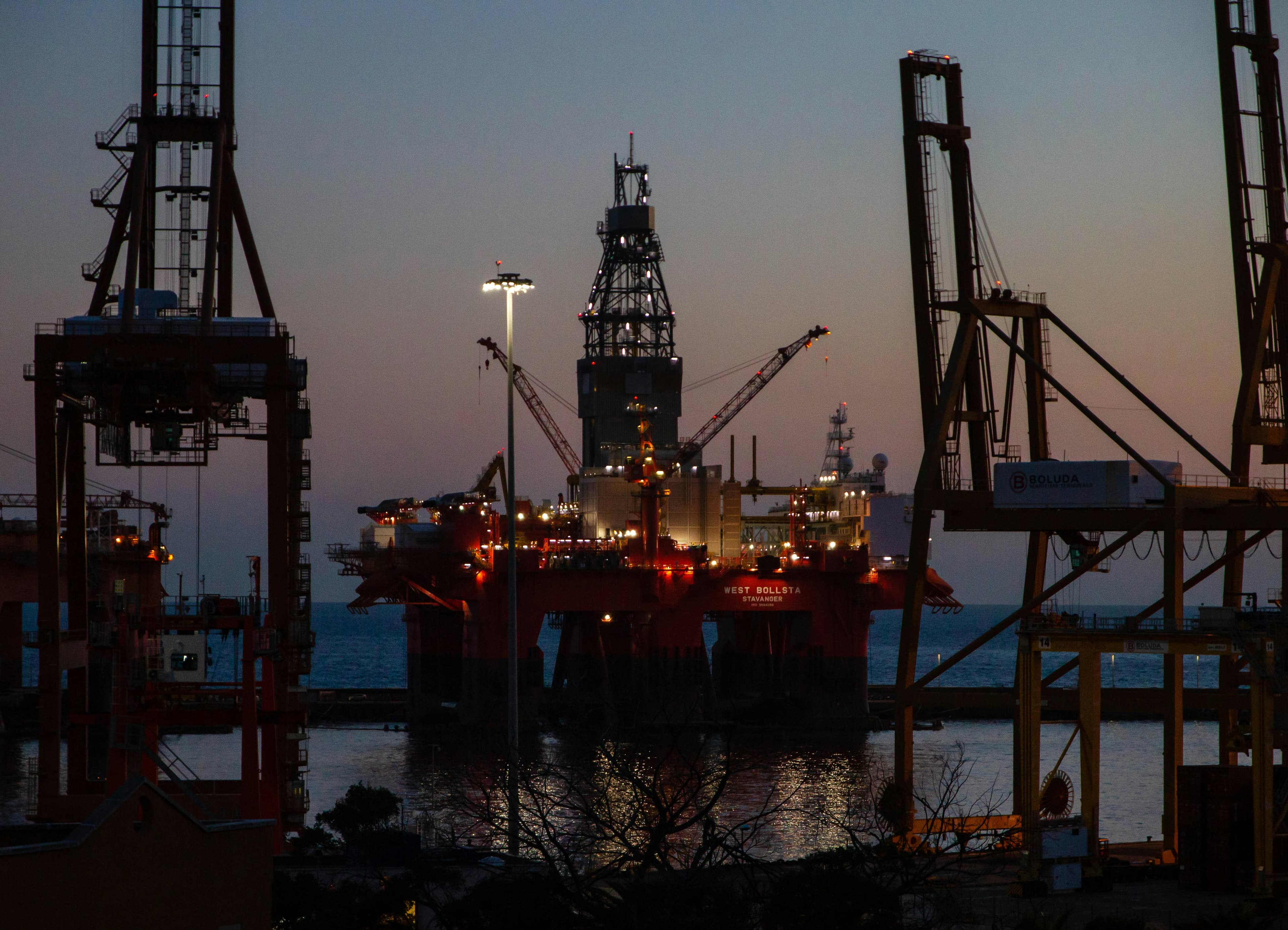 Oil tanker